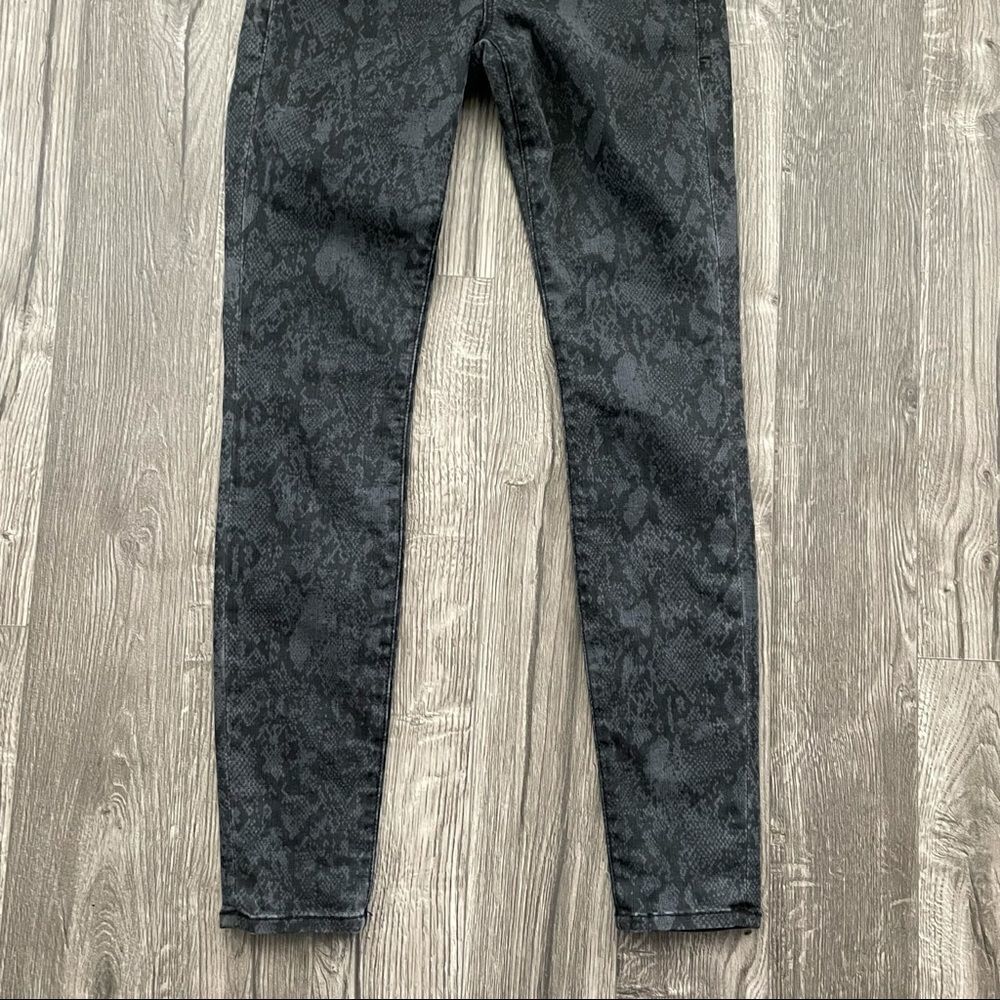 Revolve FRAME - Le Skinny Jeans De Jeanne Tonal Python - Picture 7 of 12